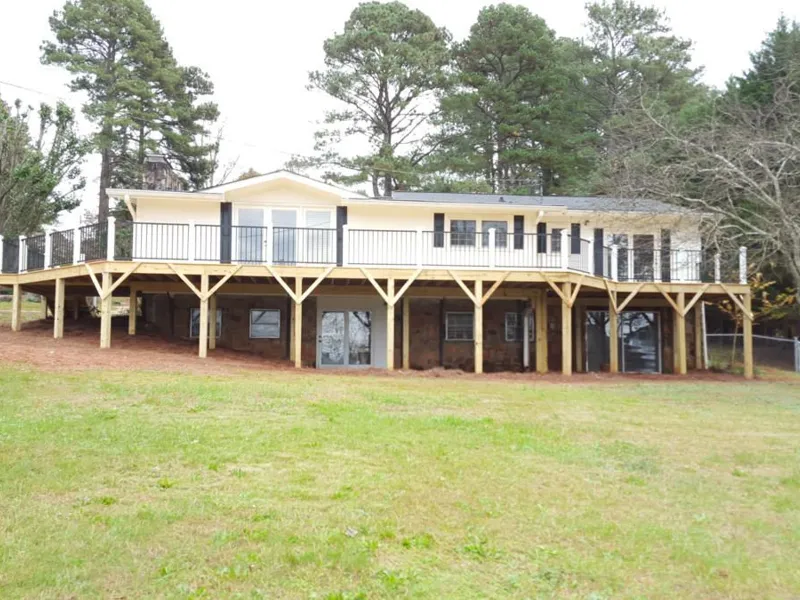 Deck construction project by 4 Seasons in North Atlanta (photo 1)